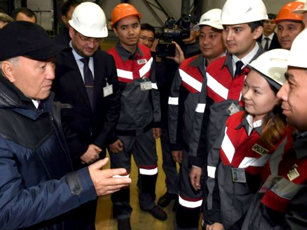 Президент Казахстана ознакомился с работой Актюбинского рельсобалочного завода