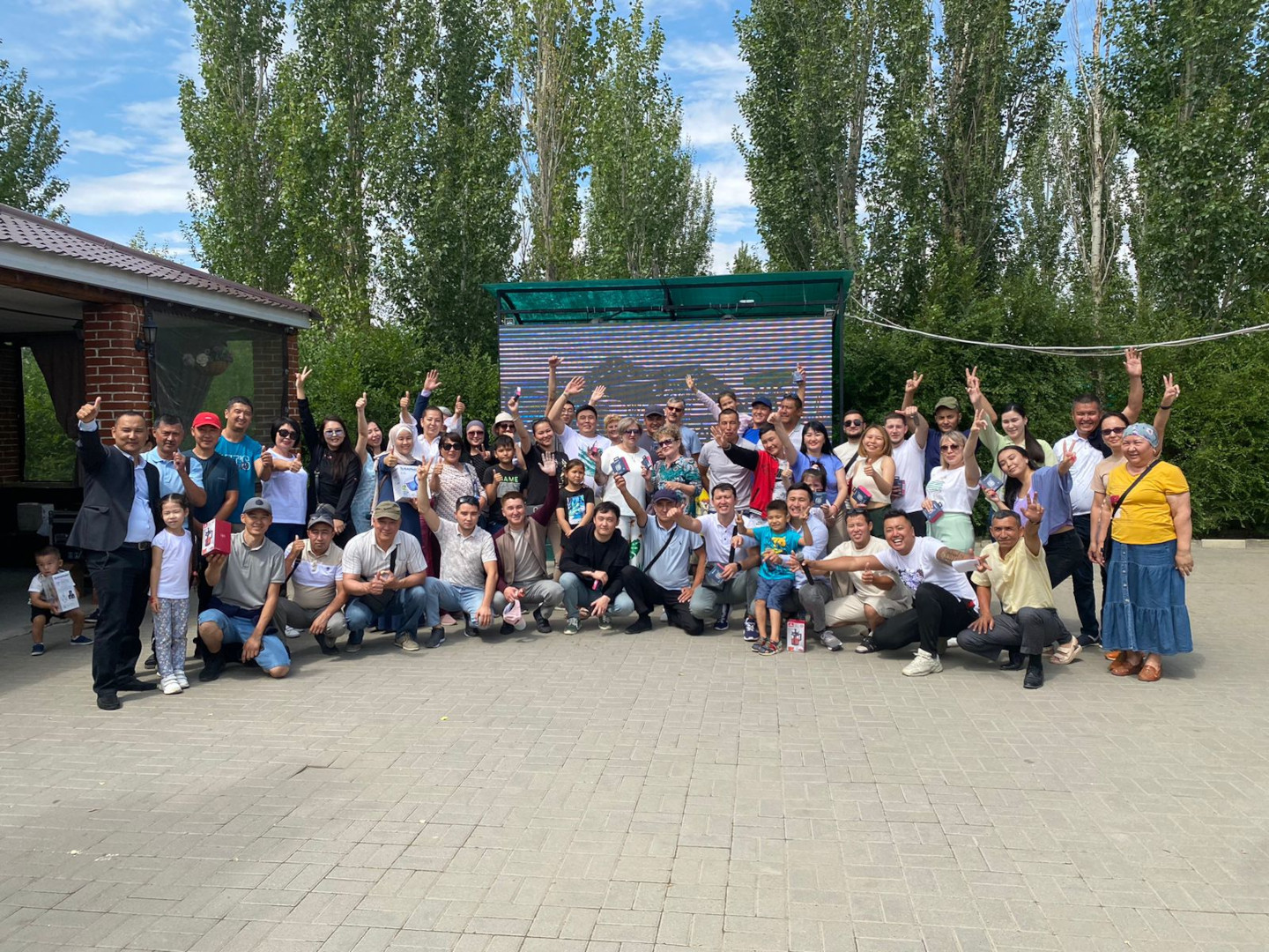 Aktobe Rail and Section Works LLP on the eve of professional holiday Metallurgist Day, celebrated its 10th anniversary at recreation center Zhety Kazyna.